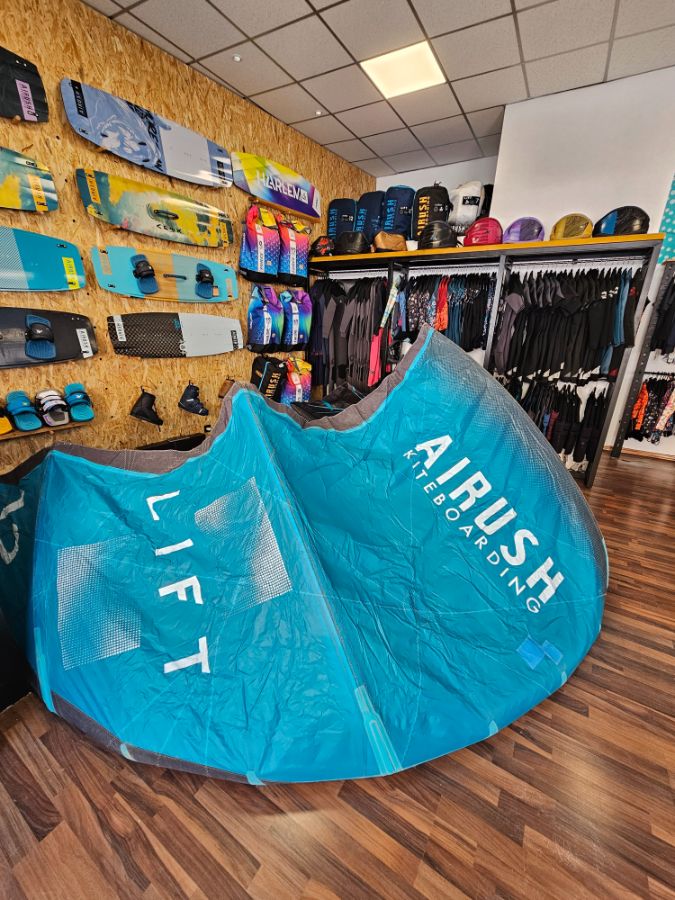 Lift v1 12 Black / Teal - USED