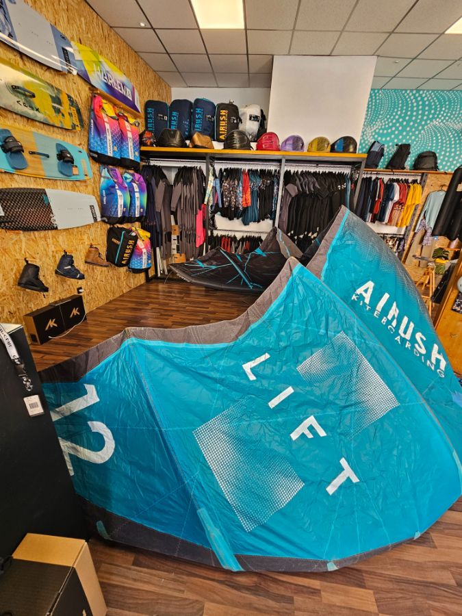 Lift v1 12 Black / Teal - USED