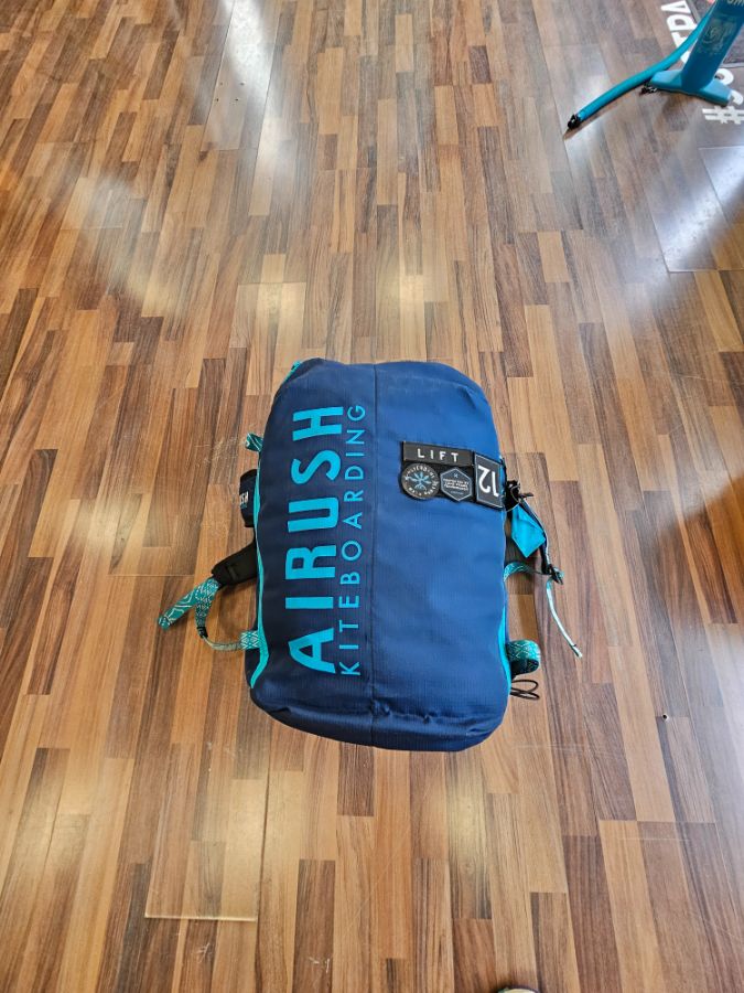 Lift v1 12 Black / Teal - USED