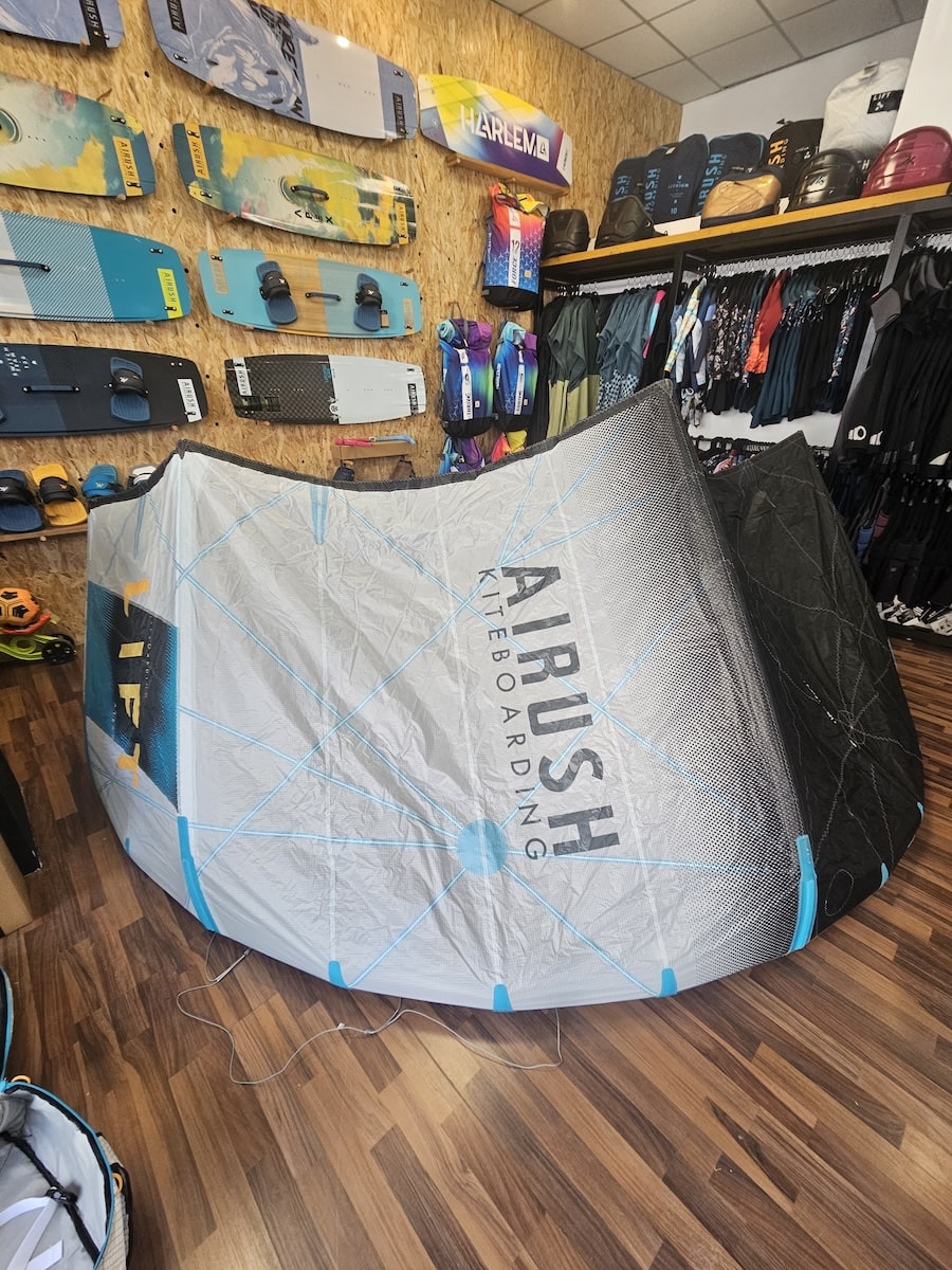 Airush Lift Team V3 8m - As good as New