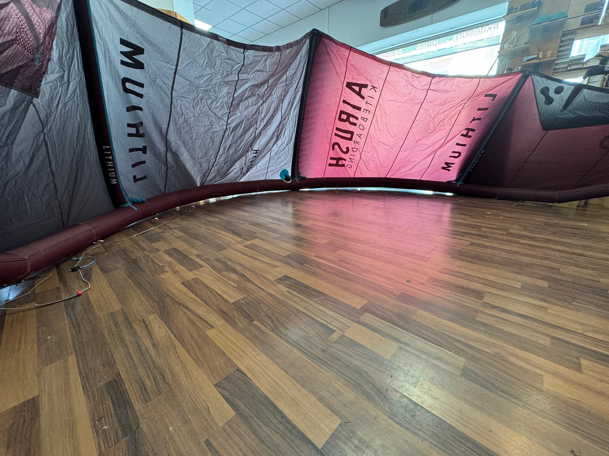 Lithium v14 9m Slate & Red - As Good As New
